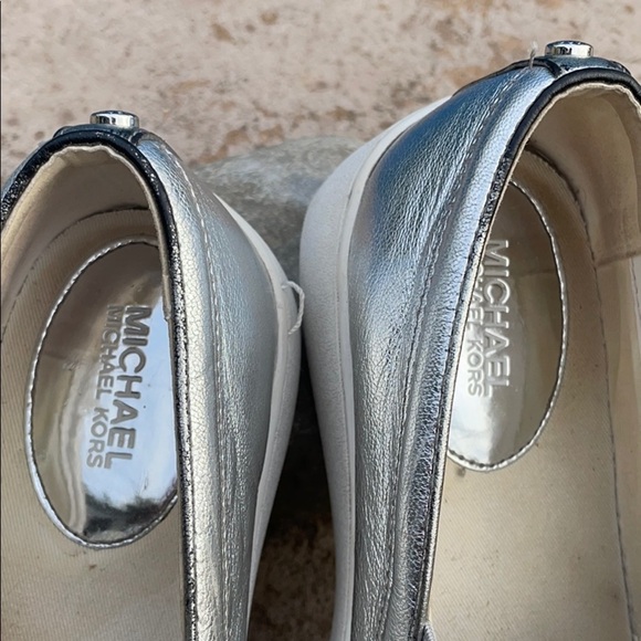 Michael Kors sneakers silver navy women’s size 7.5 - Picture 4 of 10